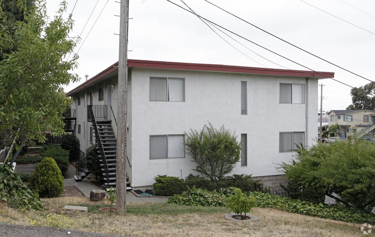 Building Photo - 110 Hilborn Ave