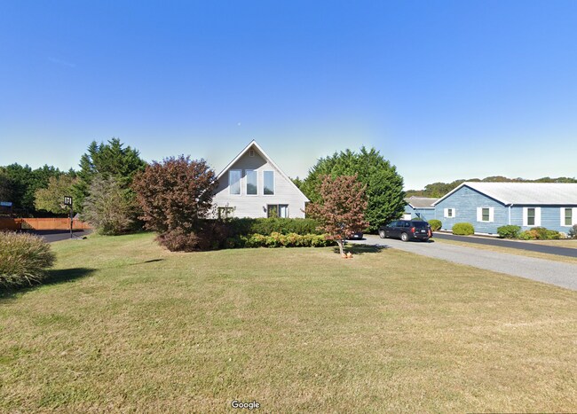 Building Photo - 14 Dartmouth Dr
