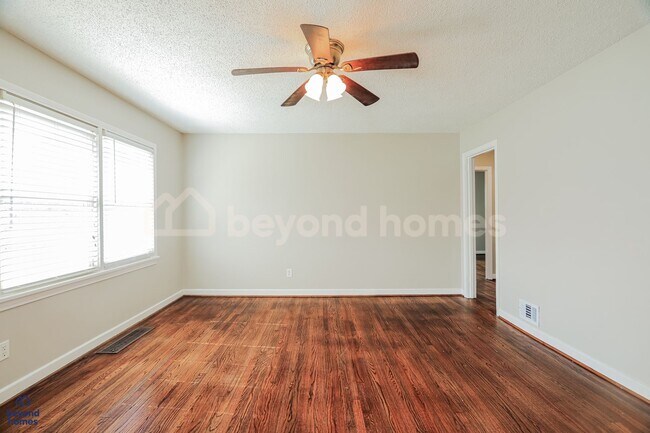 Foto del edificio - Just Renovated 3-Bed Brick Ranch - Ready for Move-In!