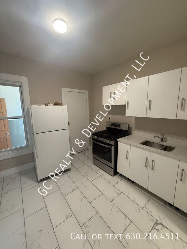 Building Photo - 2835 W 38th Pl