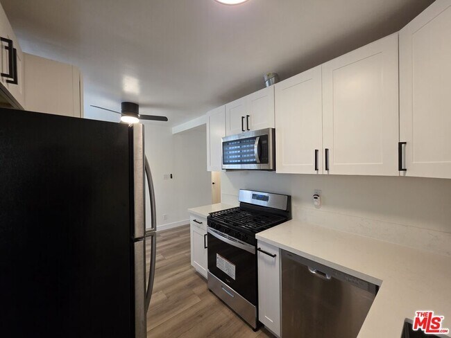Foto del edificio - 1215 N Orange Grove Ave