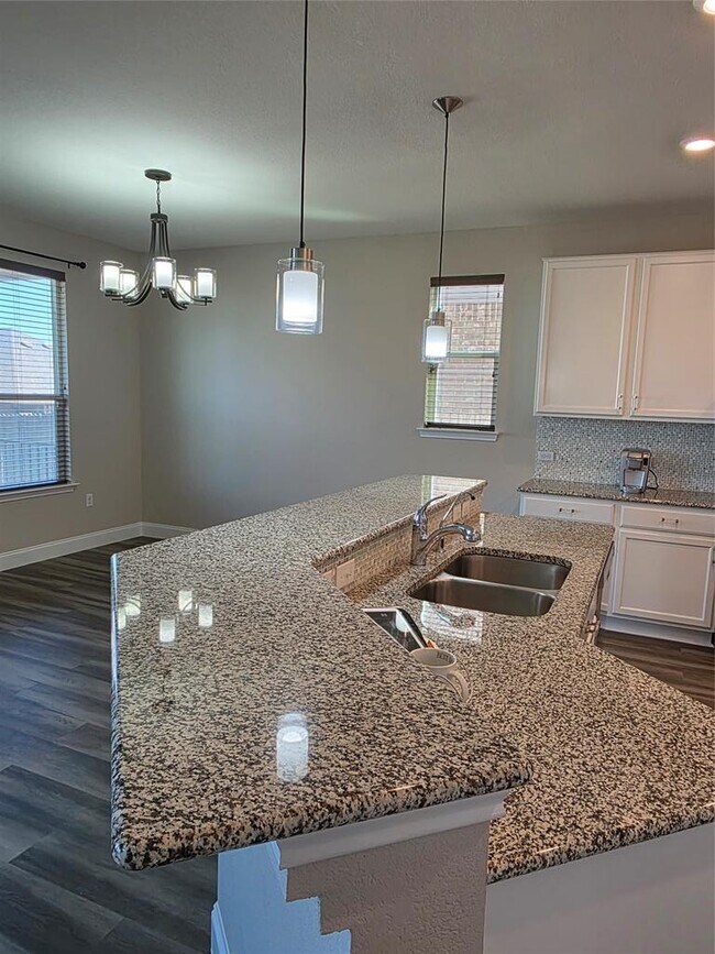 Building Photo - 1704 Constanta Dr