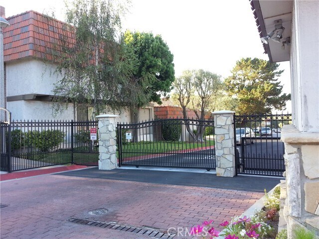 Building Photo - 28037 Ridgebrook Ct