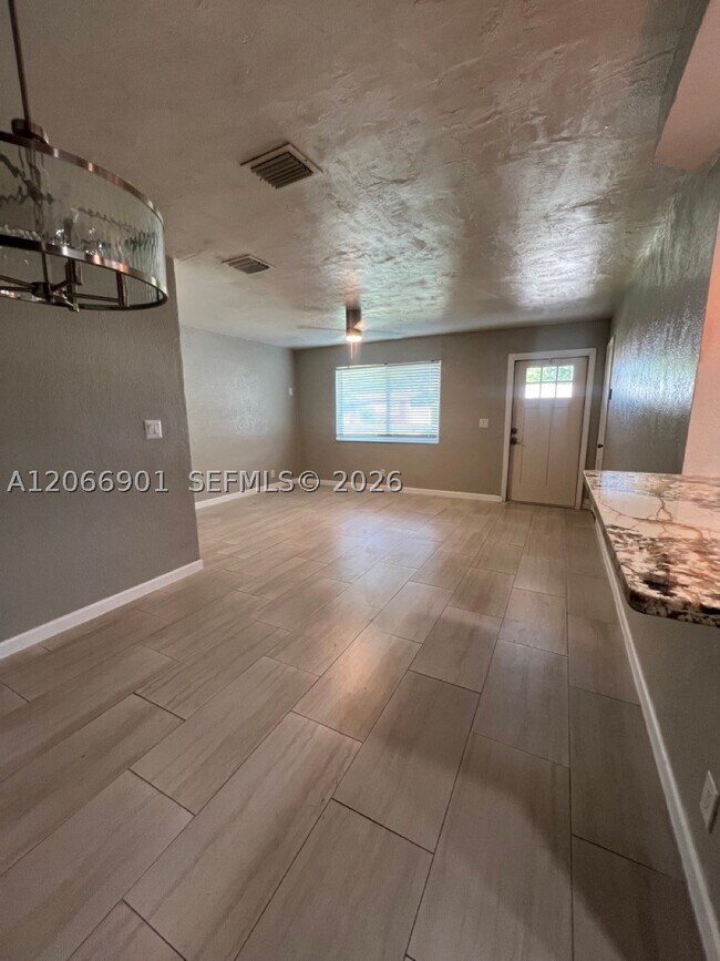 Foto del edificio - 5271 NE 8th Ave