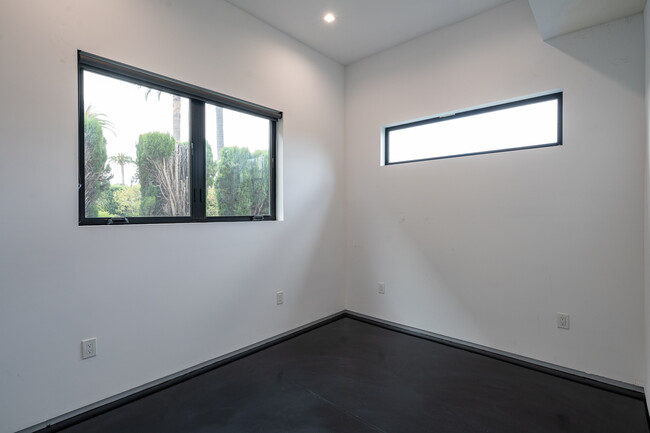 Building Photo - 4141 Marcasel Ave