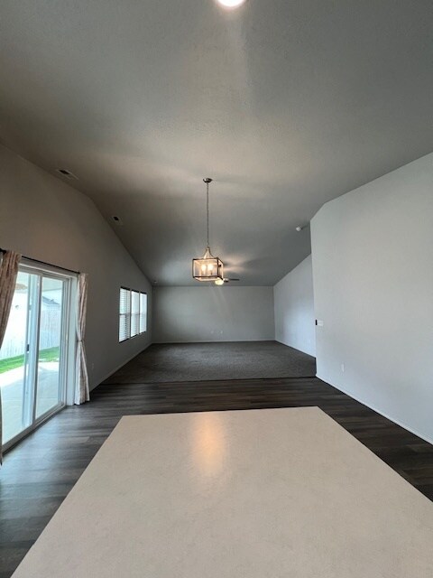 Foto del edificio - 4 Bed 2 Bath Home in Nampa! All Utilities ...