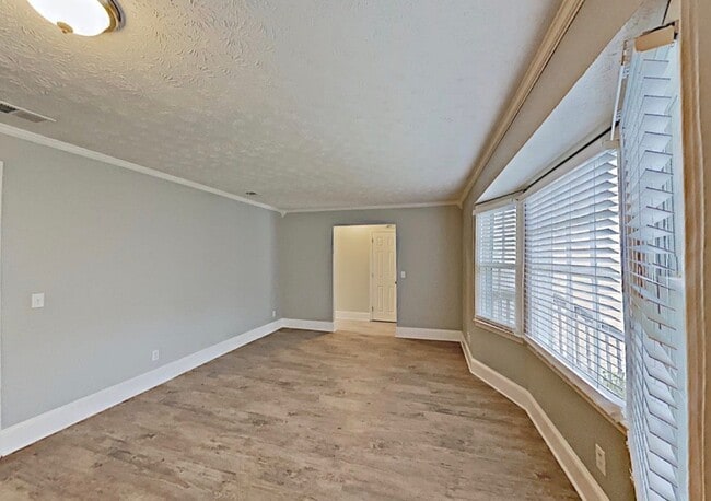 Building Photo - 3248 Bruckner Blvd SW