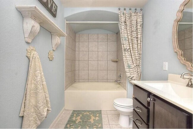 Building Photo - 1620 Bryant Dr