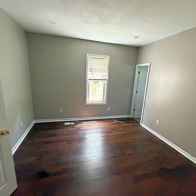 Foto del edificio - 3421 E 24th St
