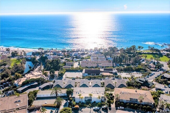 Foto del edificio - Ocean View Single Level Laguna Beach Condo!