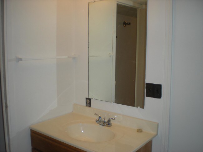 Building Photo - 7704 Atchinson Dr SE