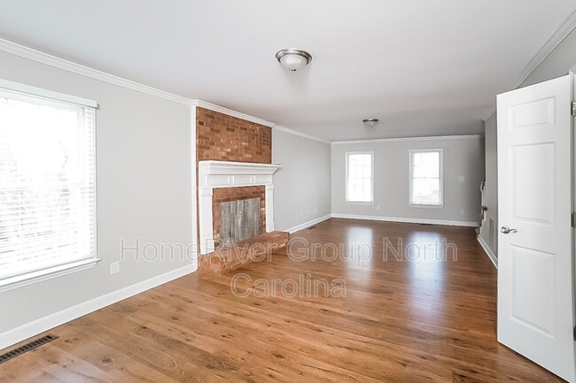 Building Photo - 6870 Heathwood Ct
