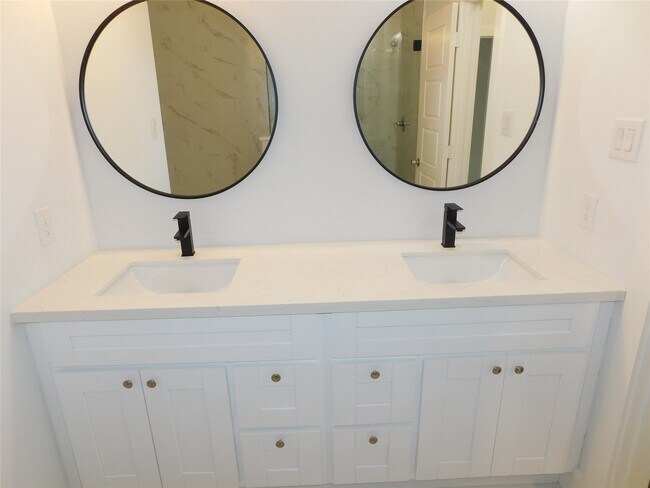 Foto del edificio - 7002 S Hall St