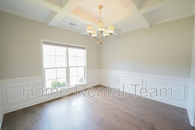 Building Photo - 2208 Woodside Crossing