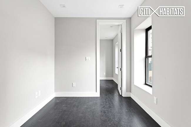 Building Photo - 312 E 106th St