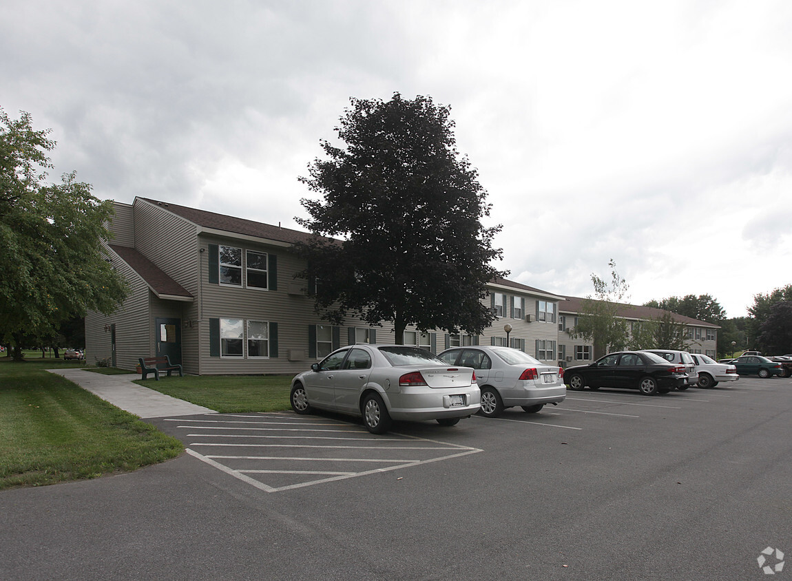 Front of Building - Clinton Manor Apartments