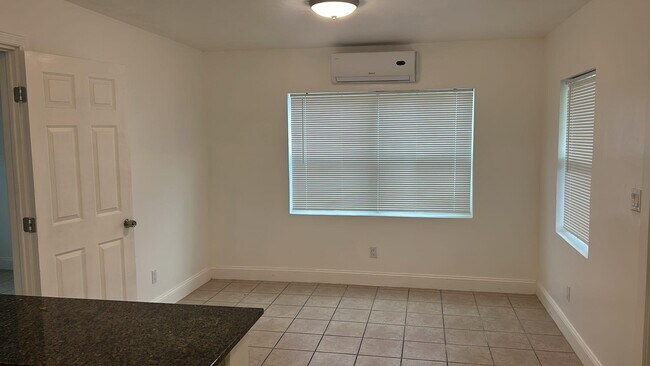 Foto del edificio - 1140 SW 30th St