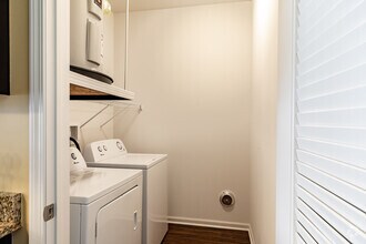 2BR, 2BA - Laundry - Tapestry Naperville