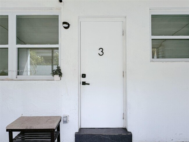 Foto del edificio - 1726 Thomas St