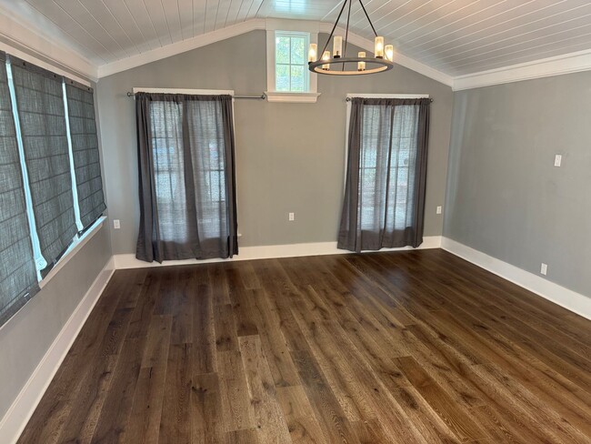 Building Photo - Charming 3-Bedroom Home with Spacious Yard