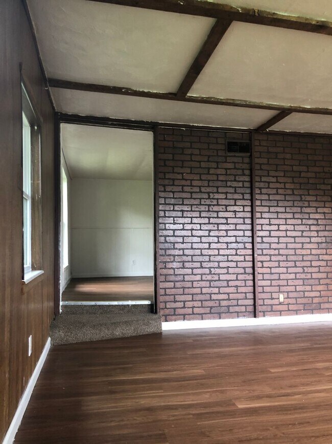 Foto del edificio - 3 bedroom; 1 bathroom House - AVAILABLE SOON!