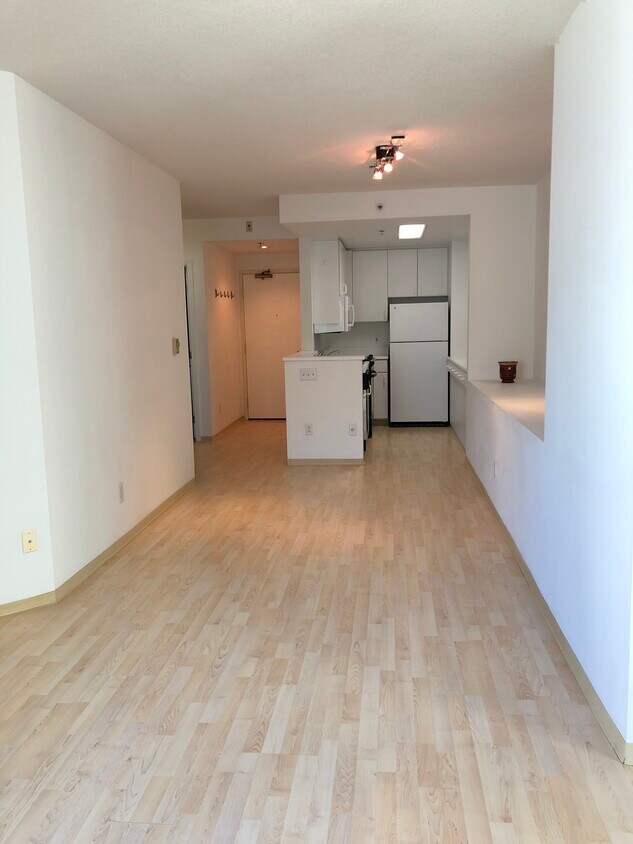 Primary Photo - 240 Lombard St