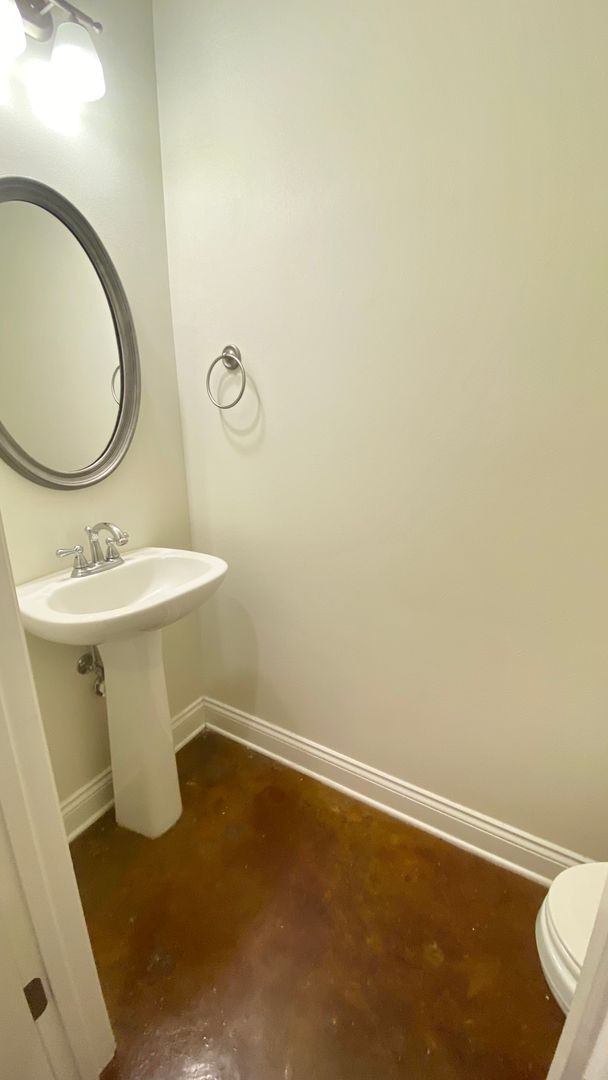Building Photo - 3 br 3.5 bath gated luxury condo with dbl ...