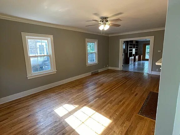 Espacio habitable del piso principal - 2318 Storm St