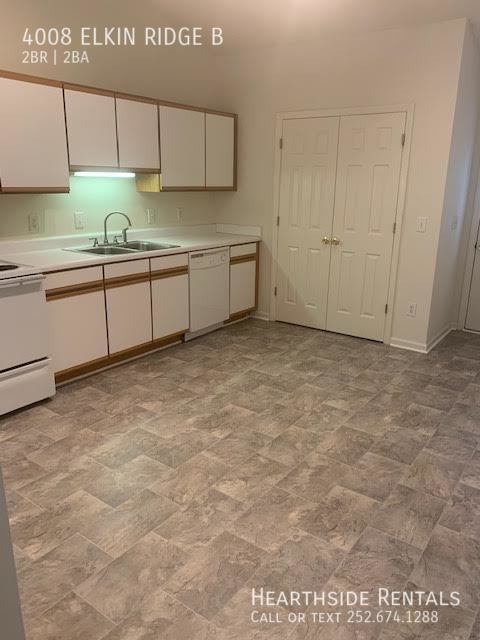 Building Photo - "Charming 2-Bed, 2-Bath Duplex in Greenvil...