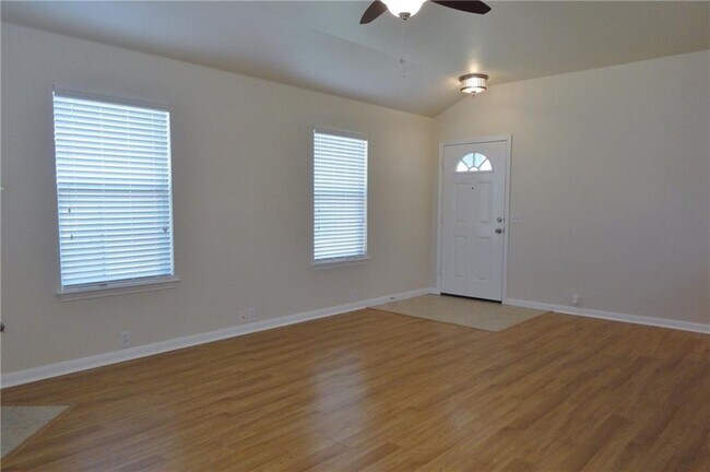 Building Photo - 2210 John Tee Dr