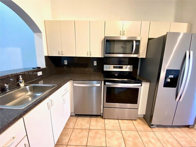 Foto del edificio - 945 NE 34th Ave