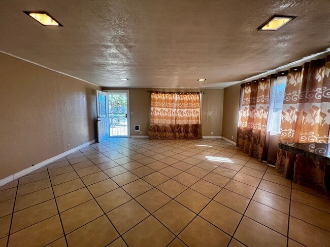 Foto del edificio - Non-Refundable & Security Deposit Total: $...