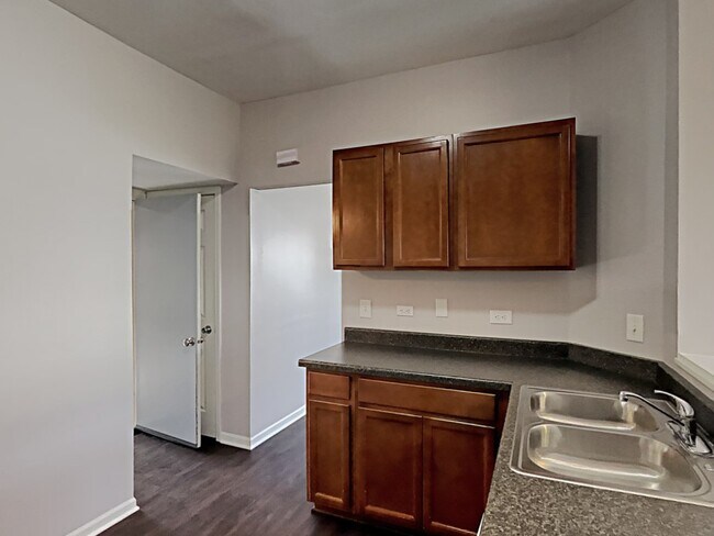 Foto del edificio - 649 Winchester Ct