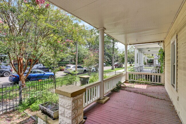 Foto del edificio - 4 bedroom 3 bath Springfield home