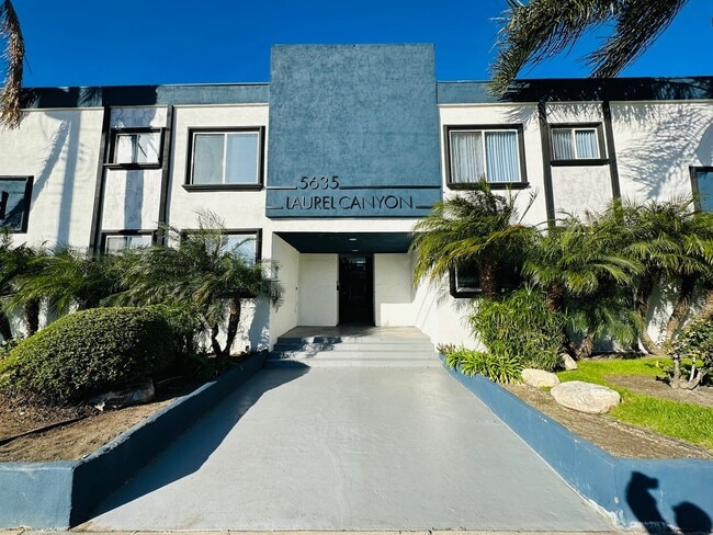 Building Photo - 5635 Laurel Canyon