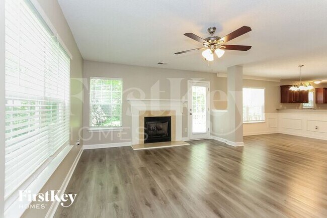 Building Photo - 2217 Thorn Crest Dr