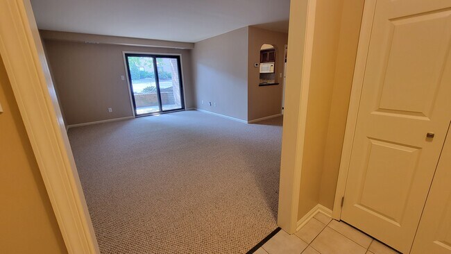 Foto del edificio - 913 Cold Spring Rd
