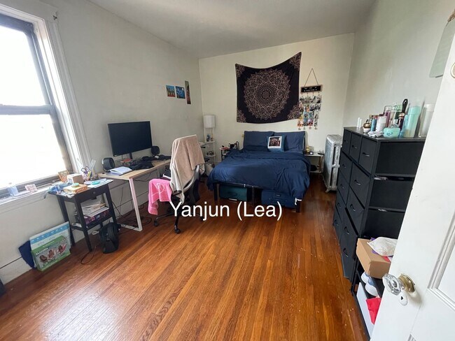 Foto del edificio - SEPT Huge 5bed w/2 bath. Students OK! B/C/...