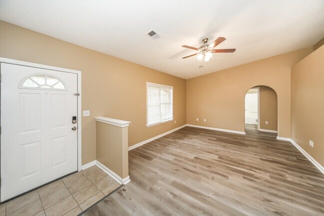 Foto del edificio - 3785 Woodland Dr