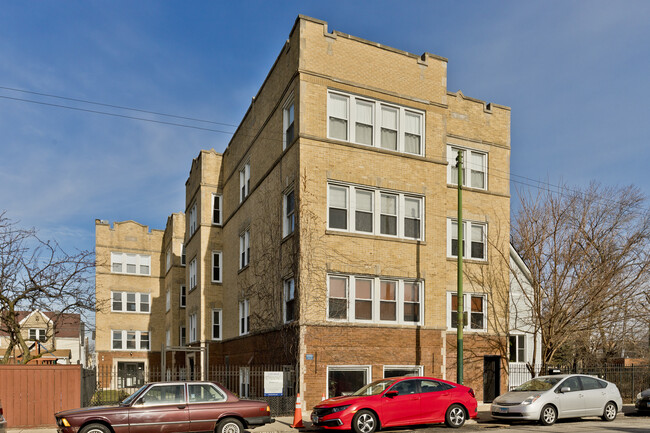 Foto del edificio - 3040 W Diversey Ave