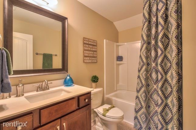 Building Photo - 2 br, 3 bath House - 1060 Callaway Drive #100