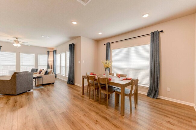 Foto del edificio - 2839 Fox River Dr