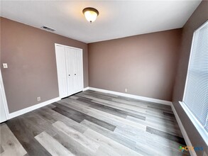 Building Photo - 7338 Raintree Forest