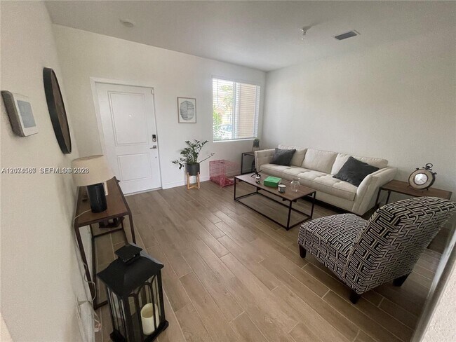 Foto del edificio - 2346 SE 12th Ct