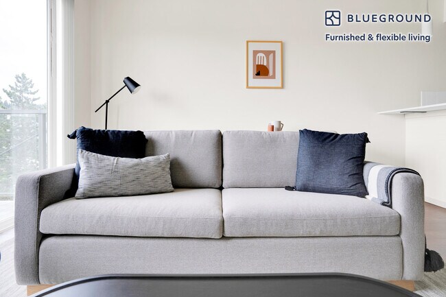 Foto del edificio - 8300 160th Ave NE