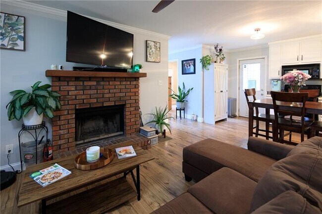 Foto del edificio - 2550 Lakeview Trail