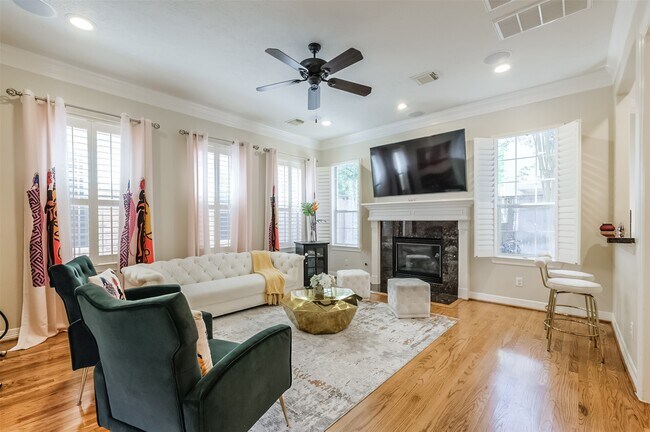 Building Photo - 7515 Shady Villa Walk