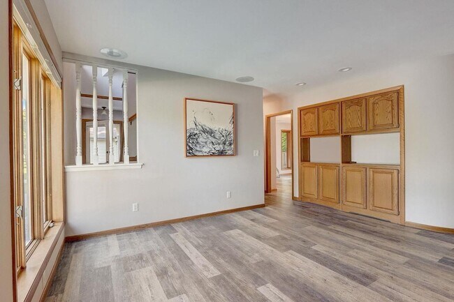 Building Photo - 7653-7655 Farmington Way