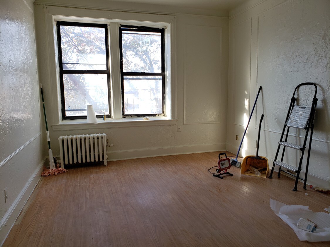 Primary Photo - 305 95th St