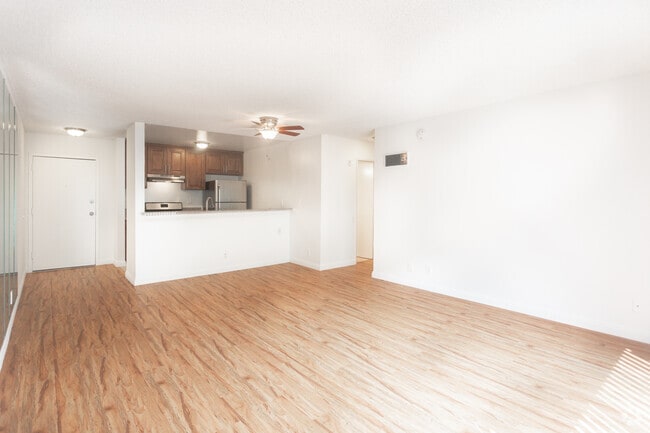 2BR,2BA- 1,020SF - Living Room - The Alexio